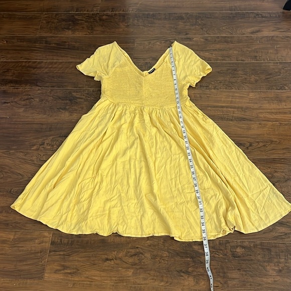 Torrid Sunshine Yellow Smocked Bodice Pleated V-Neck Dress, Sz. 1 - Picture 8 of 10